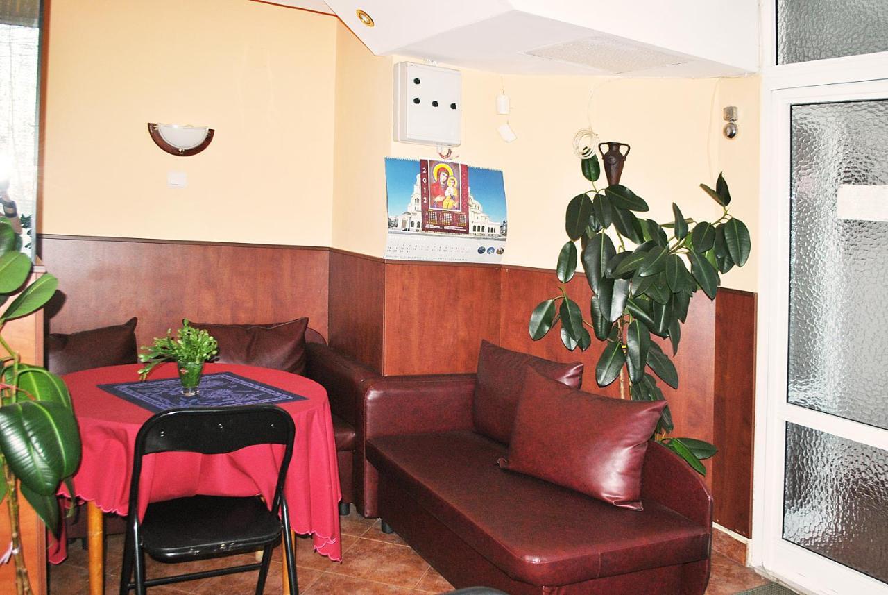 Family Hotel Zora Sofia Bagian luar foto